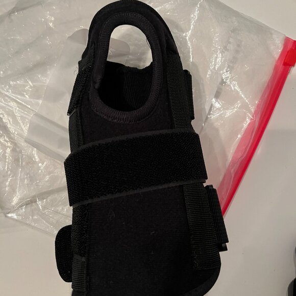Wrist Brace / Wrist Braces  (Size Medium / Large)‎ - Picture 5 of 7